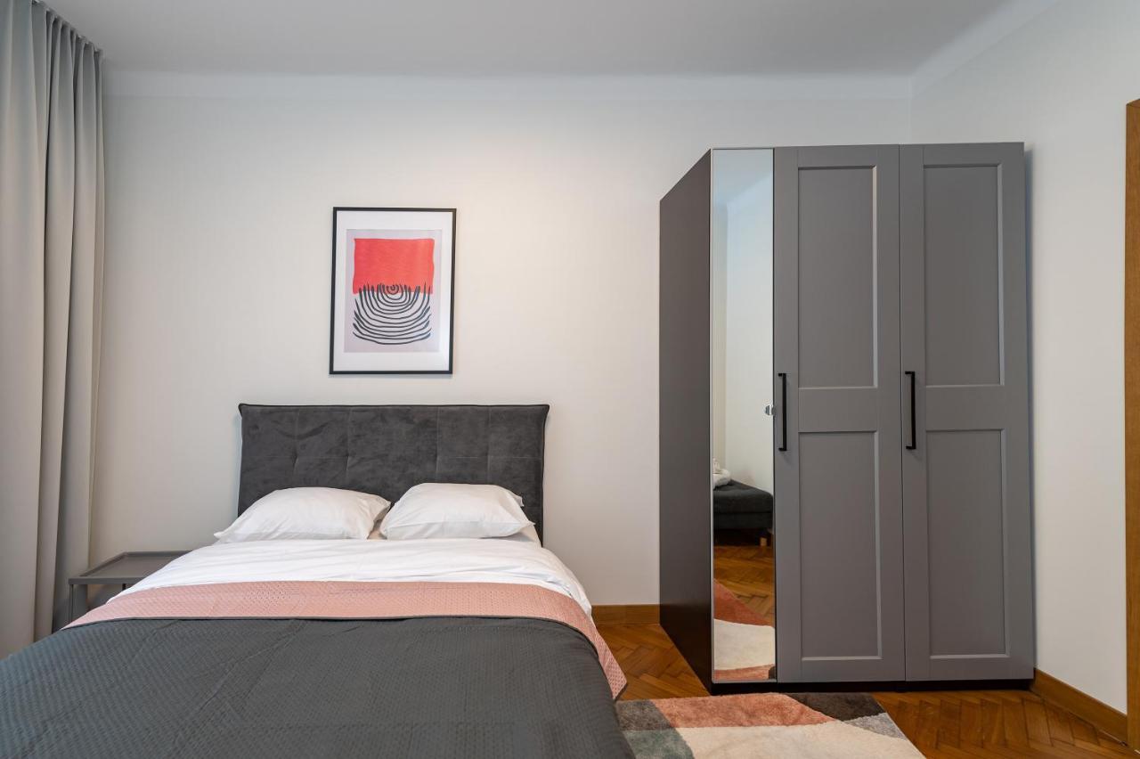 Downtown 4Bd Master Apartment By Hostlovers Каунас Экстерьер фото